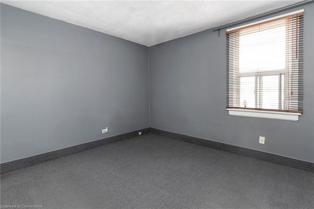 124 Parkdale Avenue N Property Photo 12