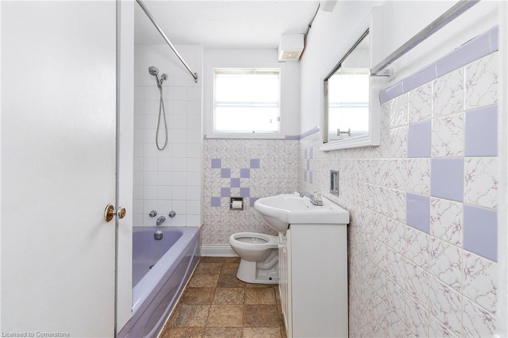 124 Parkdale Avenue N Property Photo 13