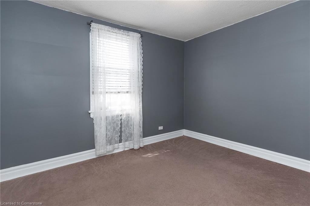 124 Parkdale Avenue N Property Photo 14