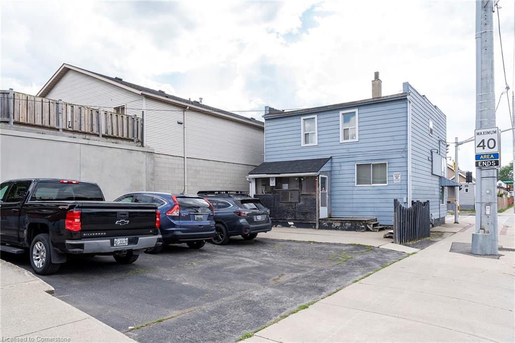 124 Parkdale Avenue N Property Photo 16