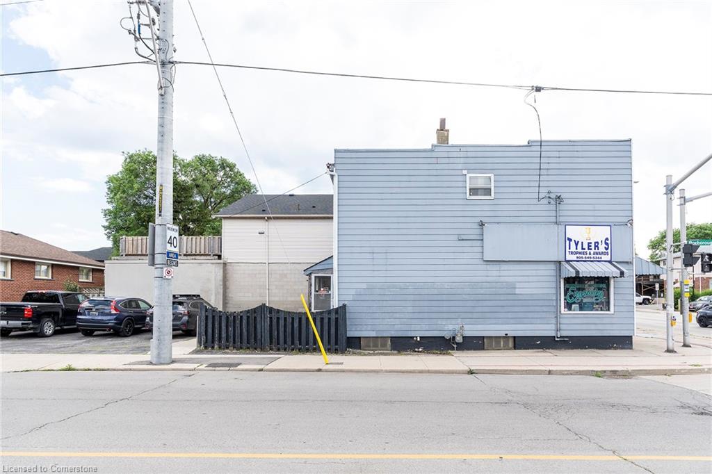 124 Parkdale Avenue N Property Photo 17