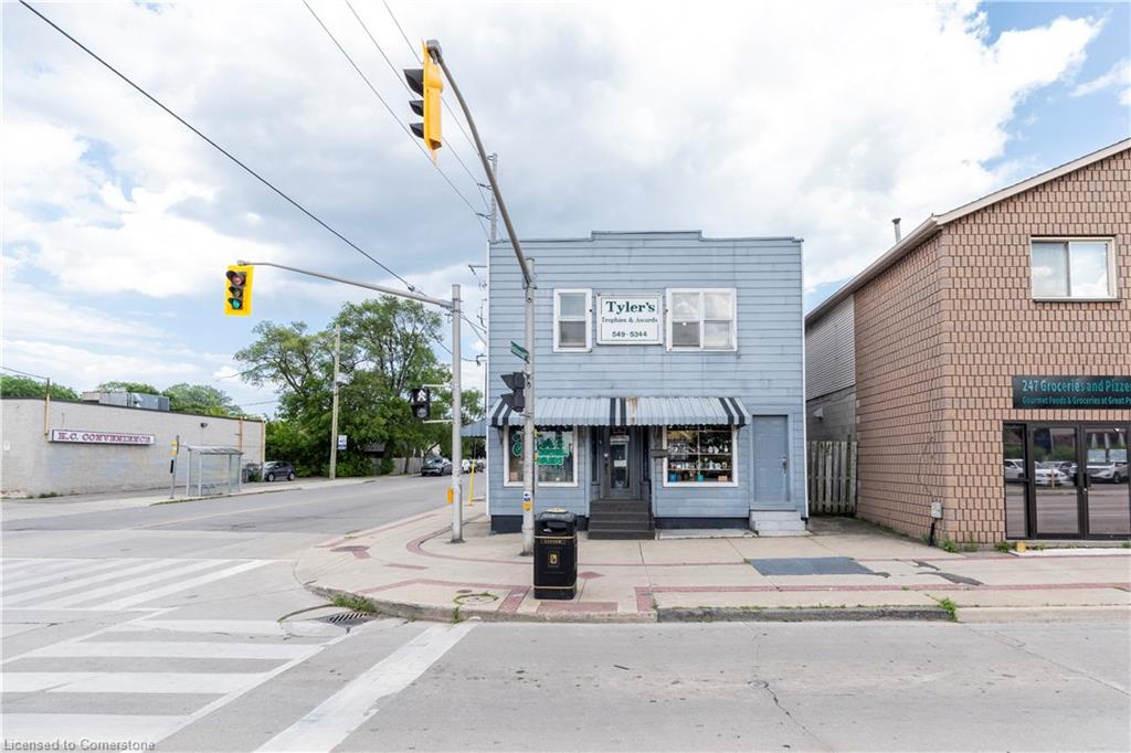 124 Parkdale Avenue N Property Photo 26