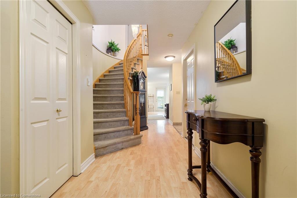 180 Dicenzo Drive Property Photo 4