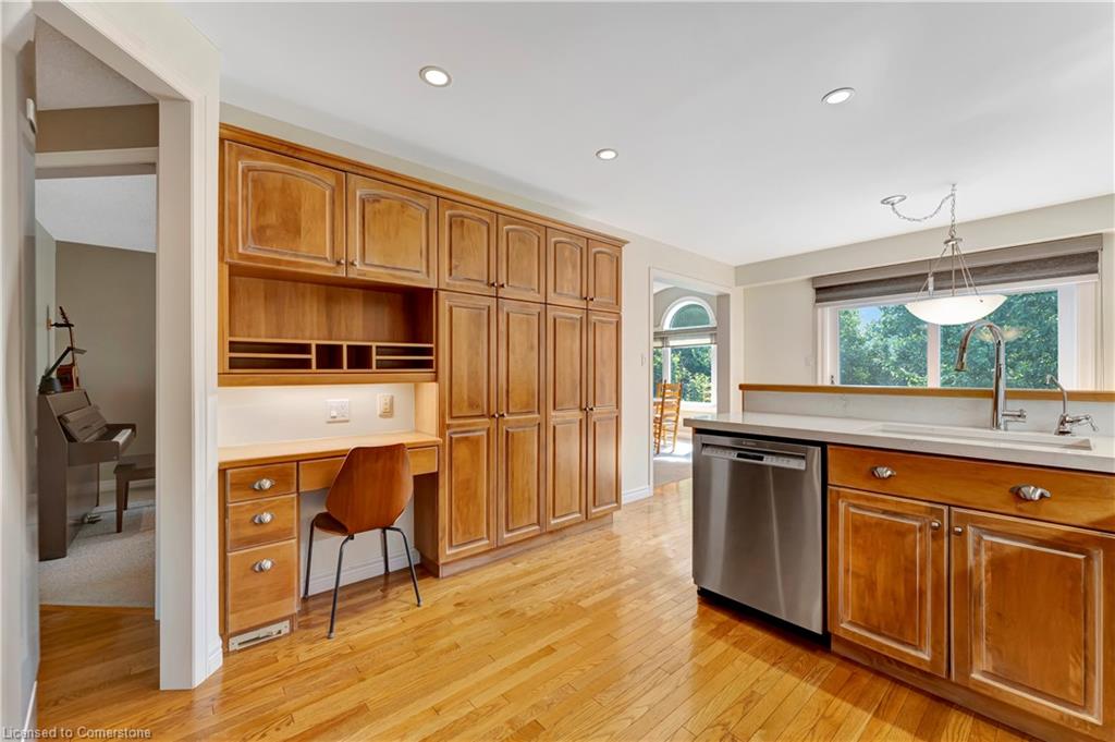 578 Windjammer Way Property Photo 8