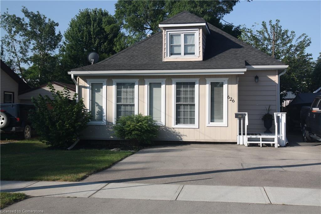 626 Alder Street W Property Photo 1