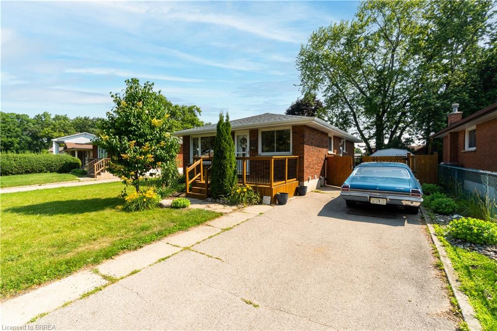 20 Frontenac Avenue Property Photo 2