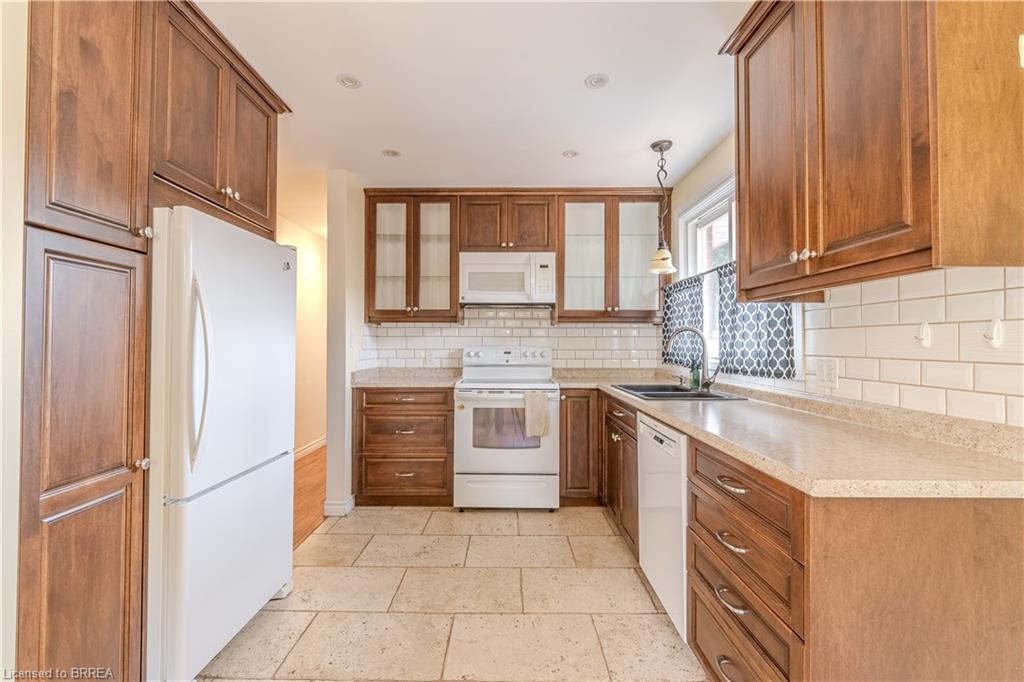 20 Frontenac Avenue Property Photo 7