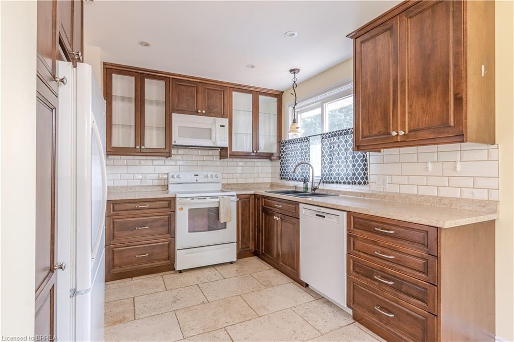 20 Frontenac Avenue Property Photo 8