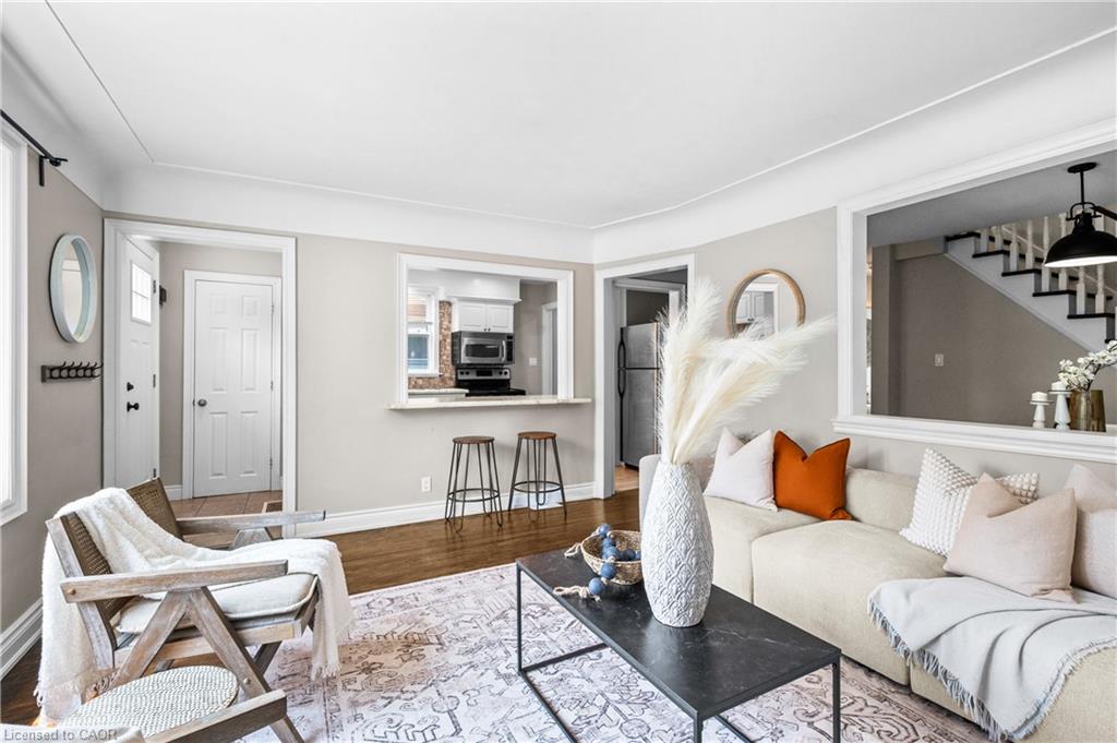 78 West 3rd Street Property Photo 4