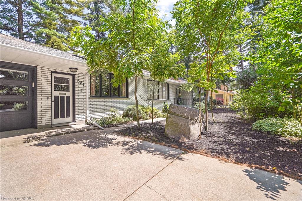 667 Gage Street Property Photo 2