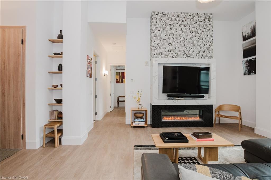 118 King Street E Property Photo 14