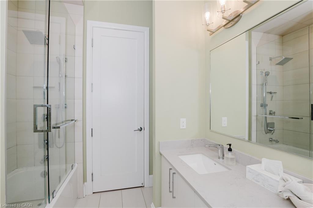 118 King Street E Property Photo 24