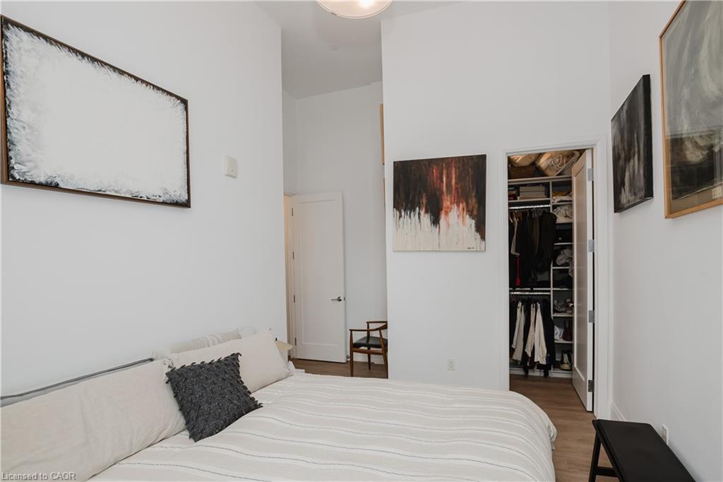 118 King Street E Property Photo 25