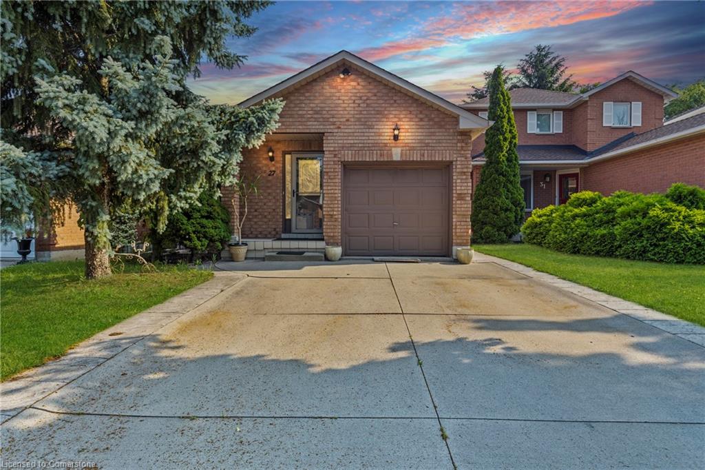 27 Cartier Crescent Property Photo 1