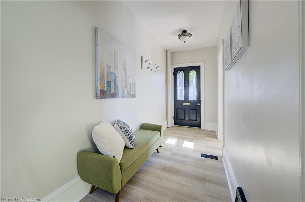 81 George Street N Property Photo 4