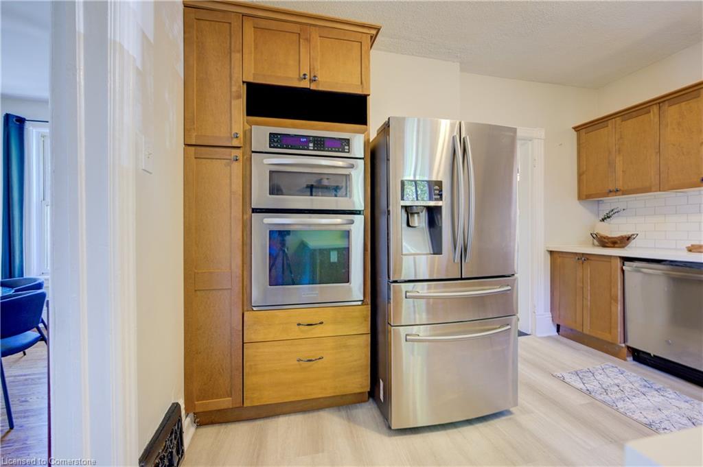81 George Street N Property Photo 12