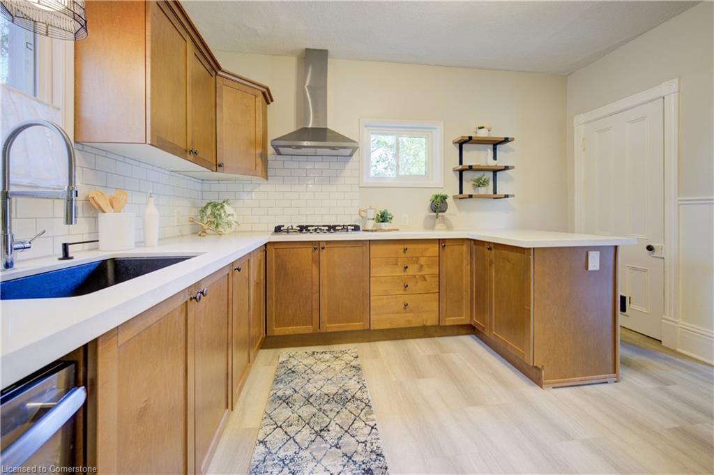 81 George Street N Property Photo 14