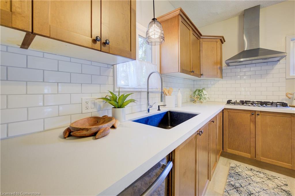81 George Street N Property Photo 15
