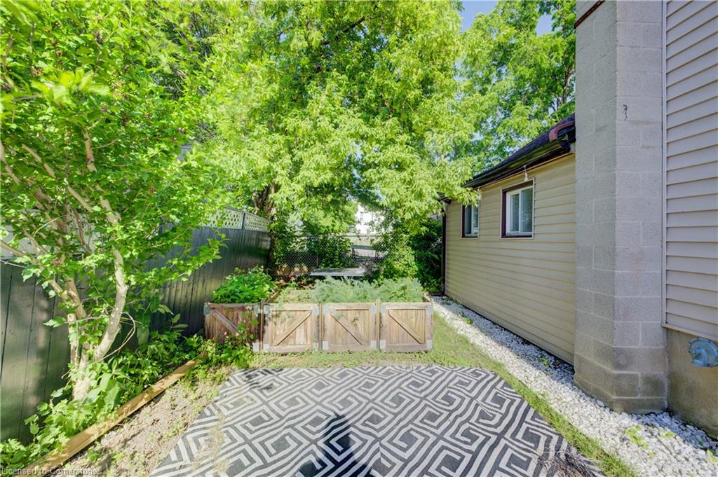 81 George Street N Property Photo 38