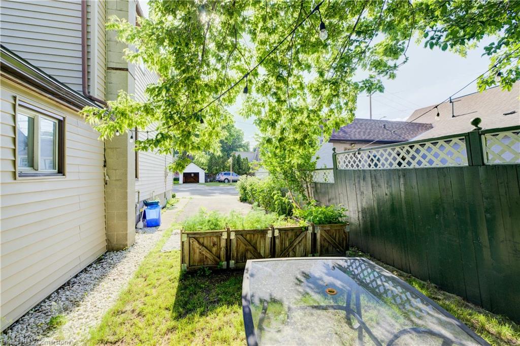 81 George Street N Property Photo 40