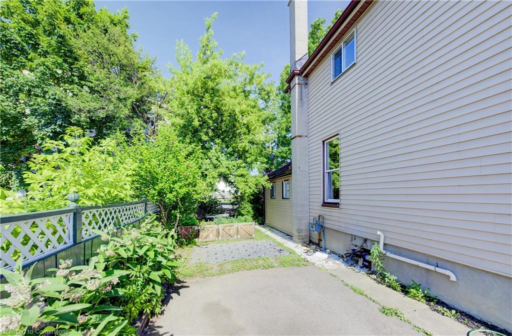 81 George Street N Property Photo 41