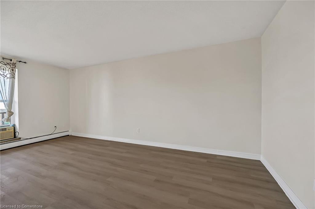 702-81 Charlton Avenue E Property Photo 4
