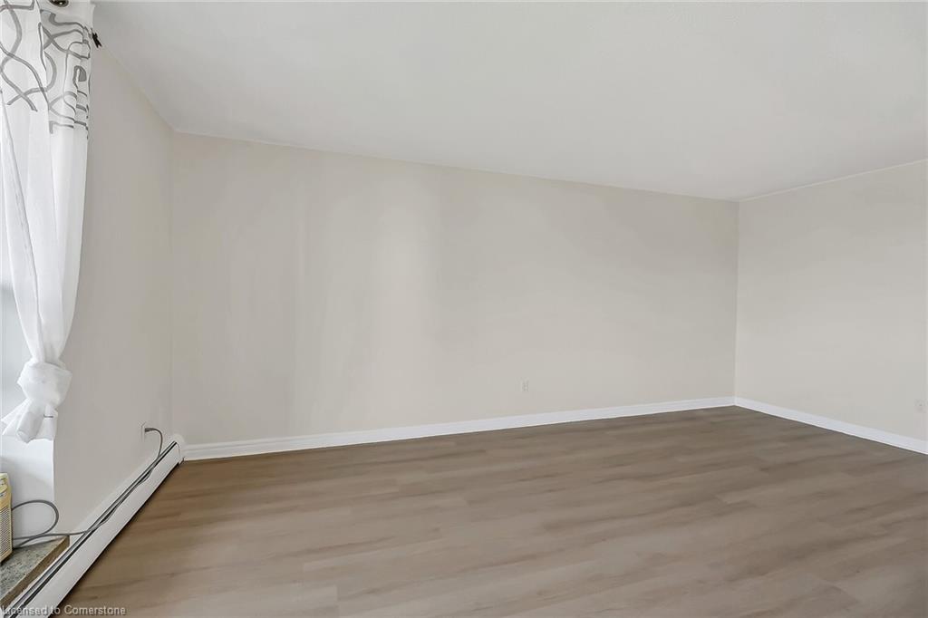 702-81 Charlton Avenue E Property Photo 8