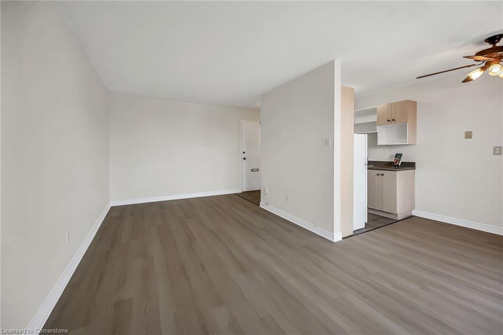 702-81 Charlton Avenue E Property Photo 10