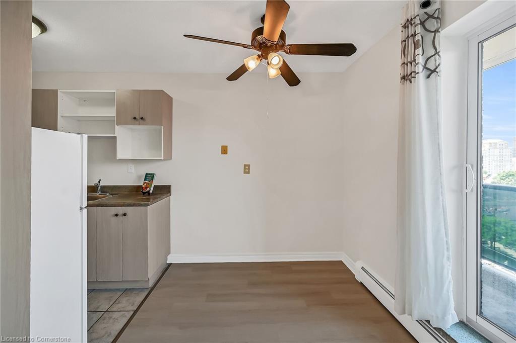 702-81 Charlton Avenue E Property Photo 12