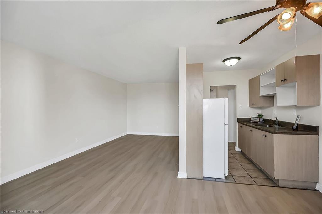 702-81 Charlton Avenue E Property Photo 13