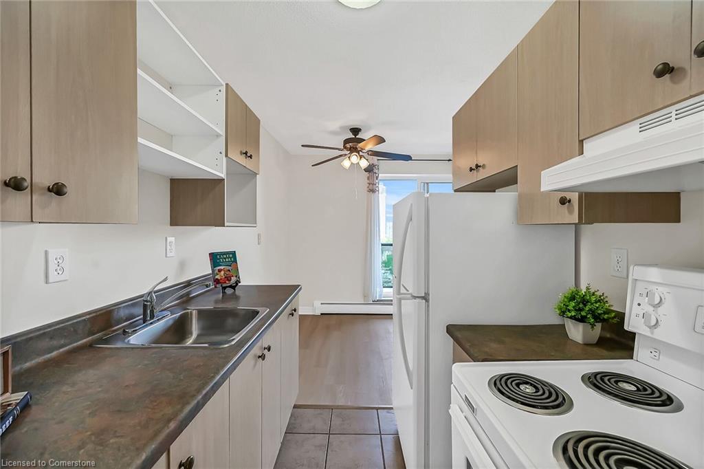 702-81 Charlton Avenue E Property Photo 14