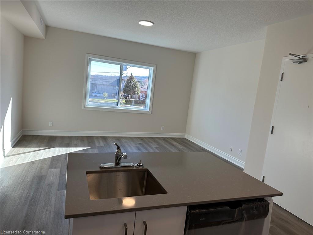 2d-259 King Street E Property Photo 7
