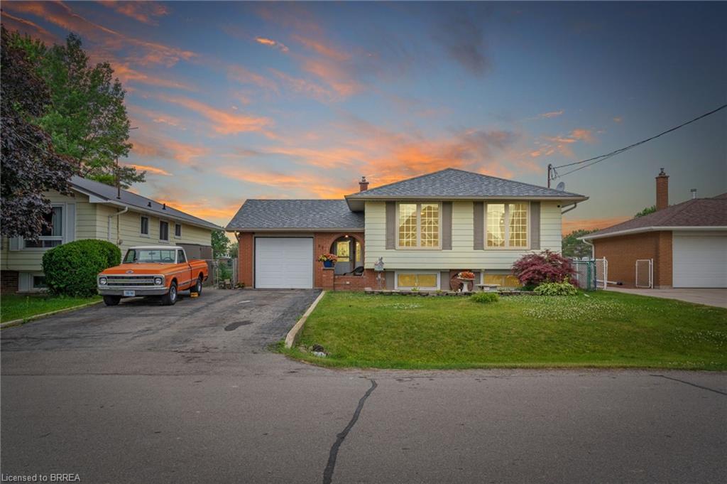 27 Craddock Boulevard Property Photo 1