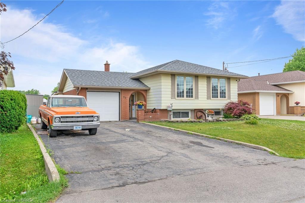 27 Craddock Boulevard Property Photo 2