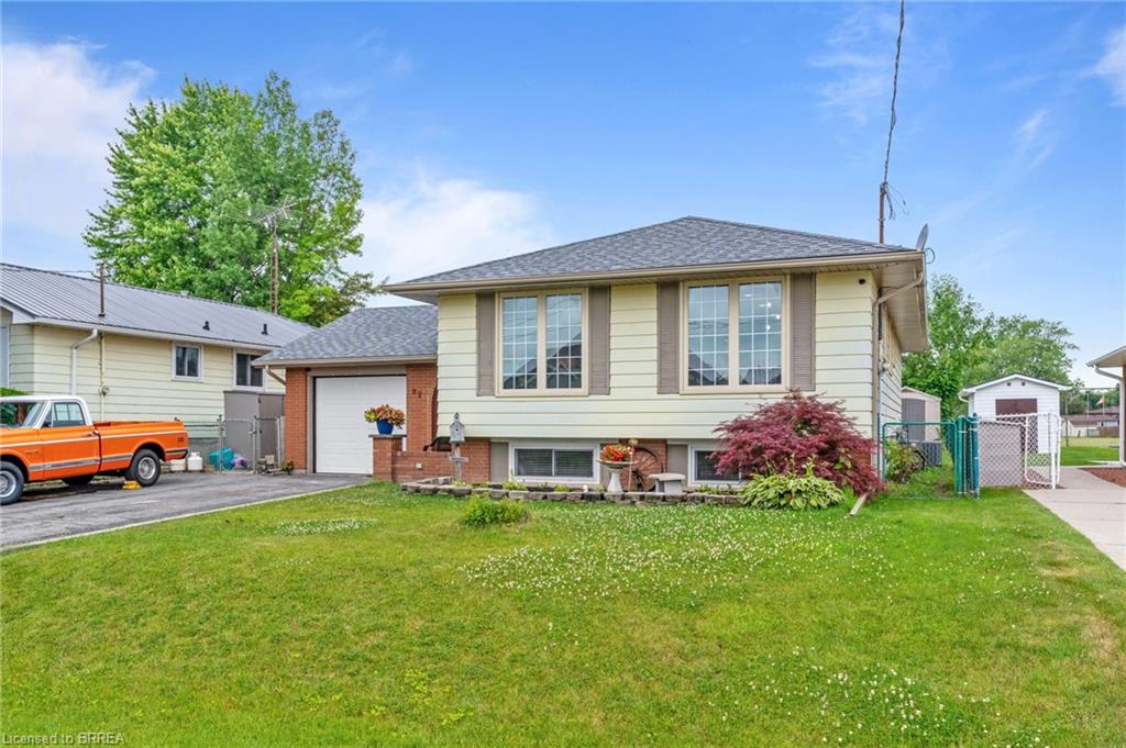 27 Craddock Boulevard Property Photo 3