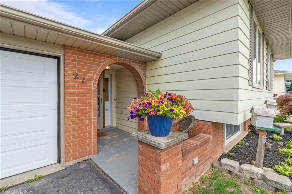 27 Craddock Boulevard Property Photo 4
