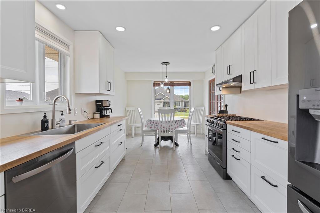 27 Craddock Boulevard Property Photo 11