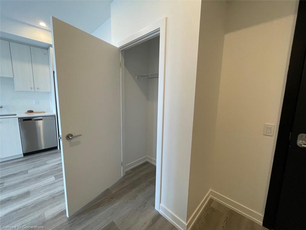 2314-15 Wellington Street Property Photo 6