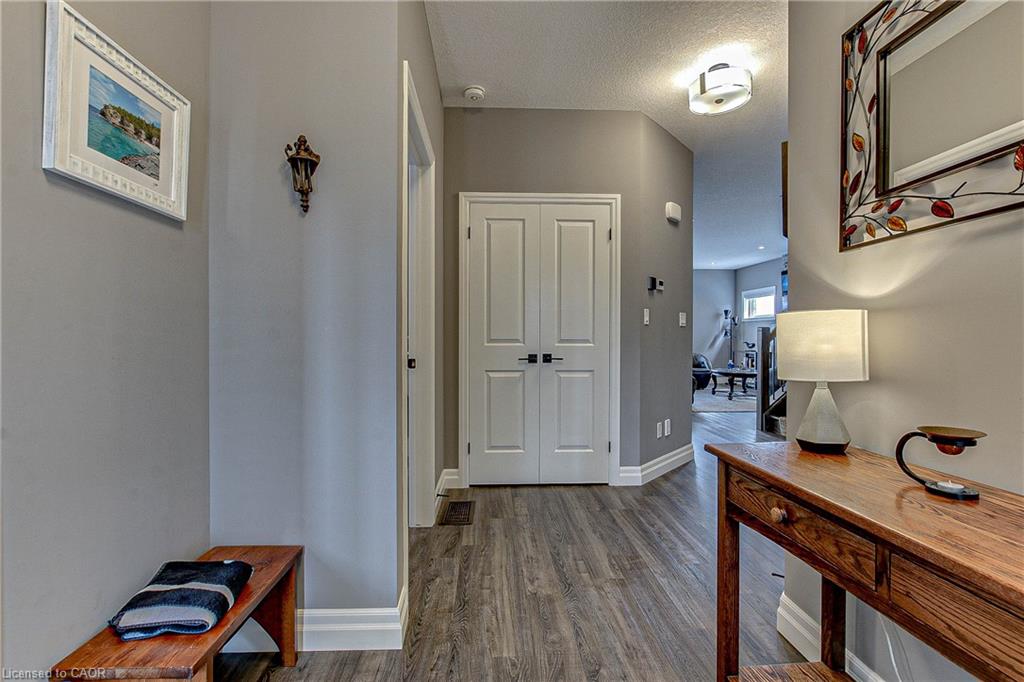 587 Hawthorne Place Property Photo 6