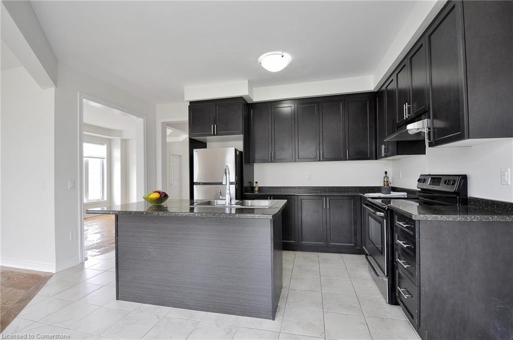 470 Thompson Street Property Photo 8
