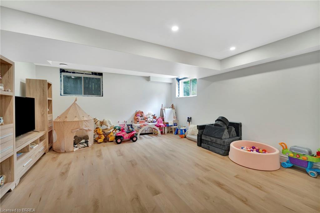 263 Owen Street Property Photo 20