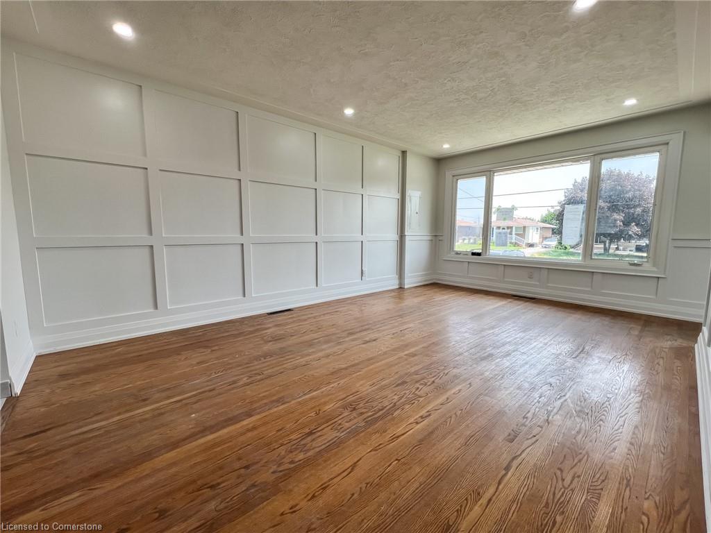 1-934 Upper Ottawa Street Property Photo 1