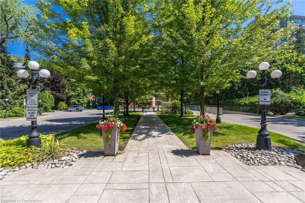 304-2210 Lakeshore Road Property Photo 2