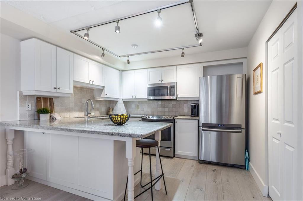 304-2210 Lakeshore Road Property Photo 16