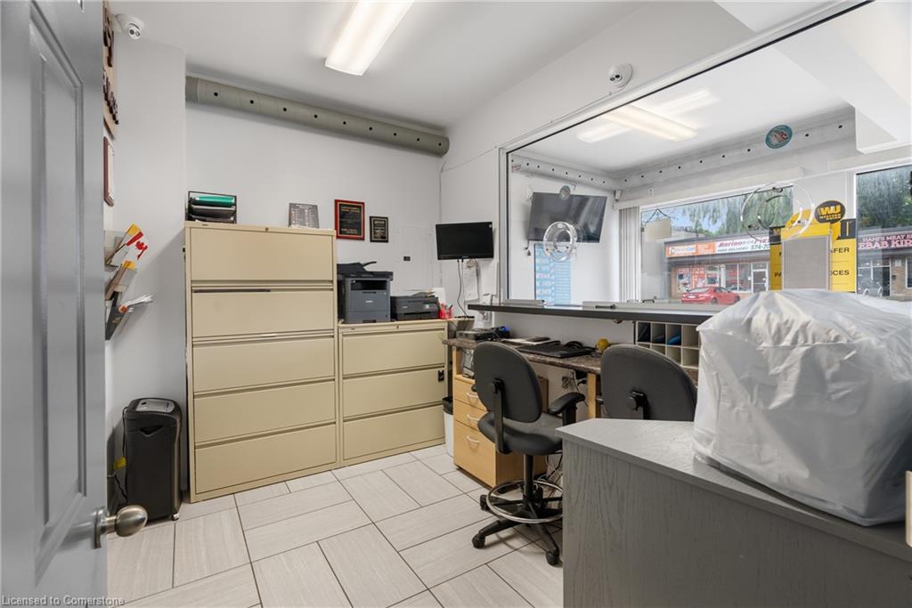 582 Upper James Street Property Photo 7