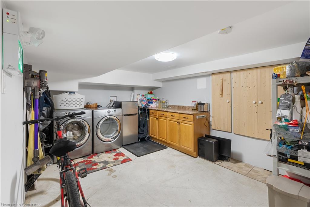 582 Upper James Street Property Photo 8