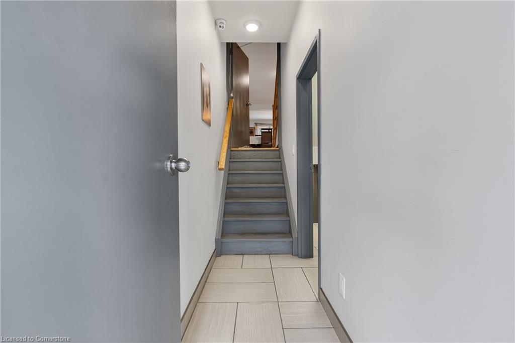 582 Upper James Street Property Photo 10