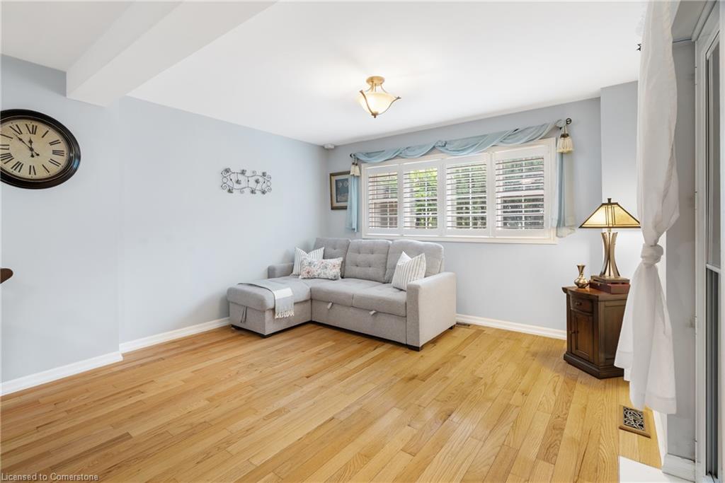 582 Upper James Street Property Photo 12