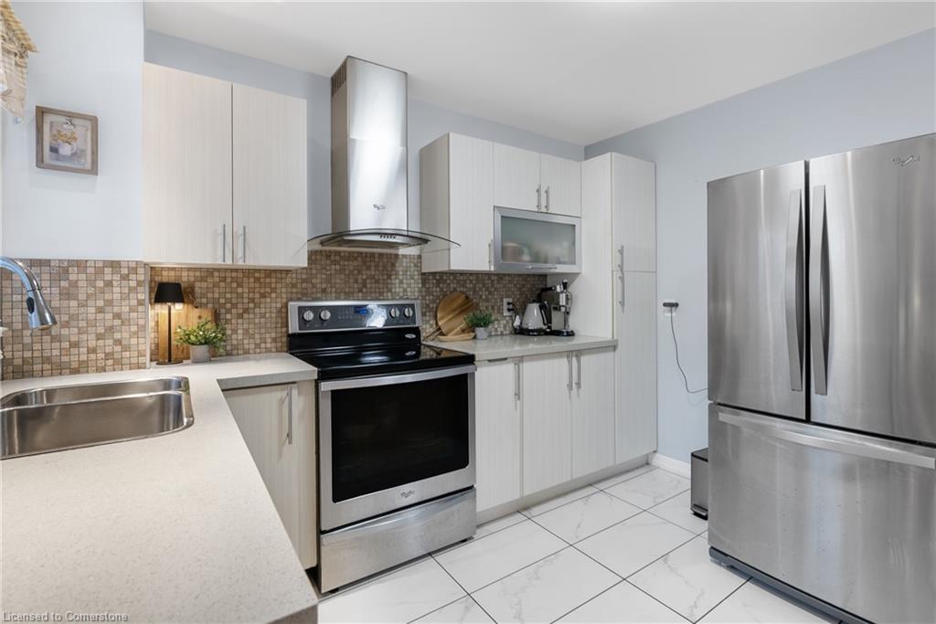 582 Upper James Street Property Photo 14
