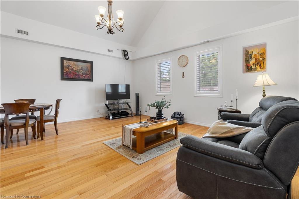 582 Upper James Street Property Photo 18